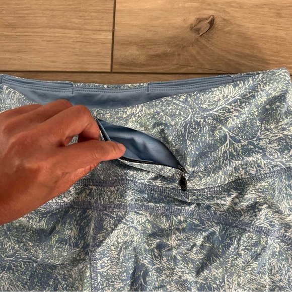 NWT Rabbit Summit Chasers 4” Endless Sky Fern Short - Small - Picture 8 of 10